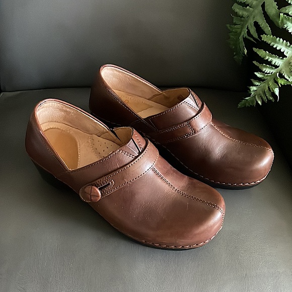 🌸 5/$35. Dansko Solstice Chestnut Brown Clog - Picture 2 of 9
